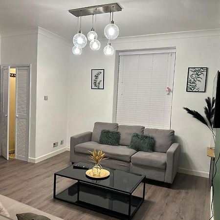 Amazing 2 Bedrooms House Бридженд Экстерьер фото